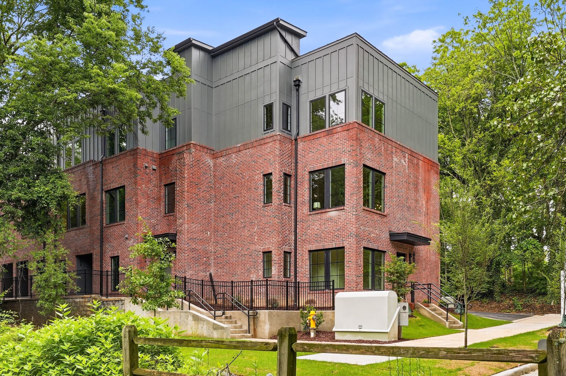 Brick and standing-seam townhomes at East 16th Street, Optimist Park, Charlotte